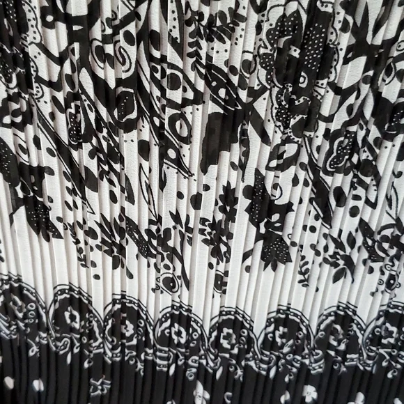 Lace Super Stretchy Dressy Tank Top - Picture 4 of 4